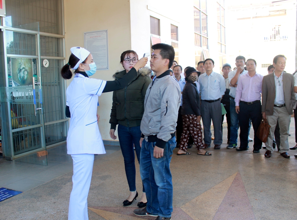 Ngành Y tế diễn tập phòng chống dịch bệnh Covid-19 tại Trung tâm Y tế huyện Krông Pắc