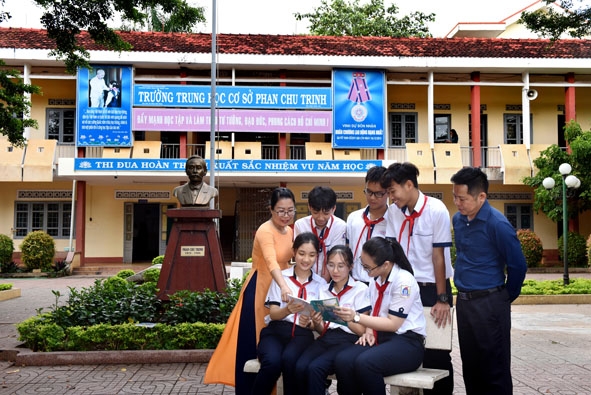 Trường THCS Phan Chu Trinh chú trọng đổi mới phương pháp giáo dục, lấy học sinh làm trung tâm.  