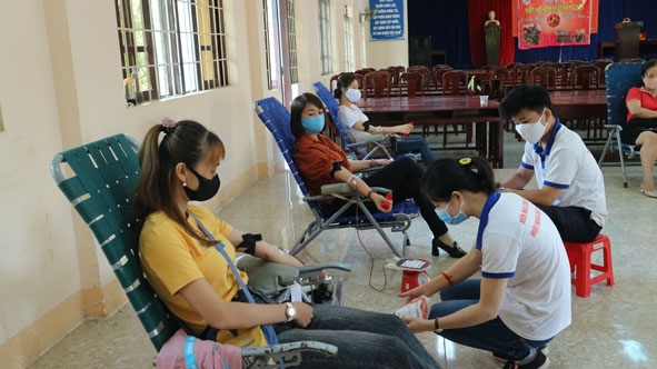 Đợt hiến máu do Ban Chỉ đạo vận động hiến máu tình nguyện TP. Buôn Ma Thuột tổ chức vào ngày 8-4 thu hút nhiều người tham gia.  