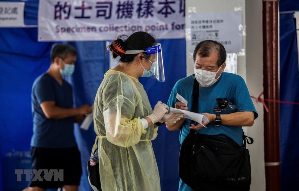 Một điểm xét nghiệm Covid-19 tại Hong Kong, Trung Quốc ngày 19-7 vừa qua.  Ảnh: AFP/TTXVN