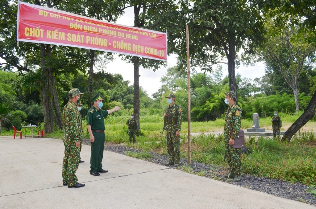 Đoàn công tác kiểm tra công tác phòng dịch tại chốt kiểm soát dịch Covid-19 của Đồn Biên phòng Bo Heng