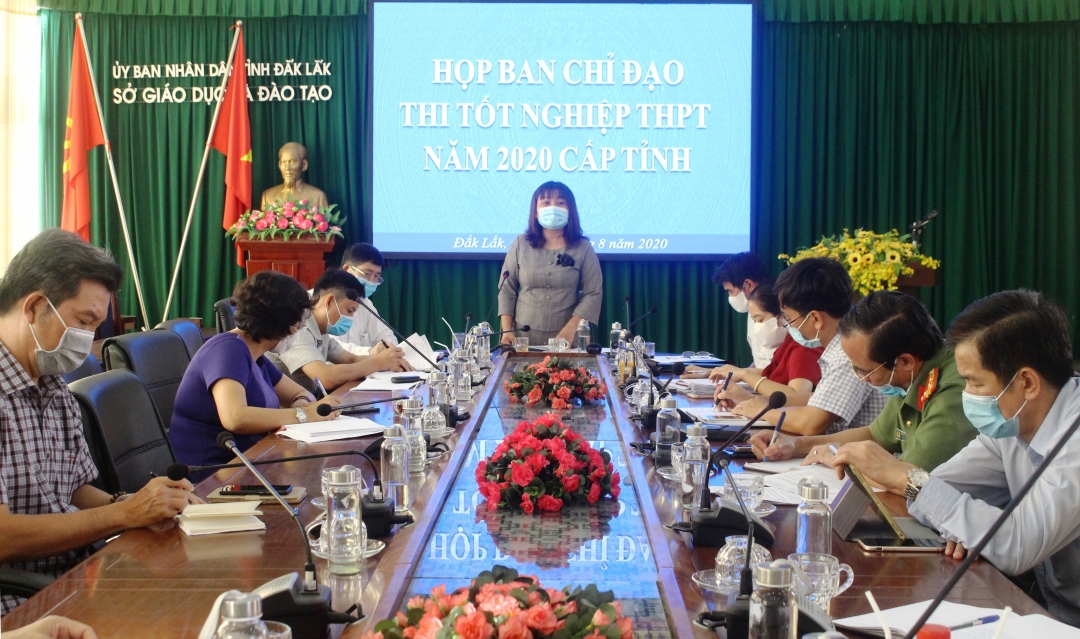 Phó Chủ tịch UBND tỉnh, Trưởng Ban Chỉ đạo Kỳ thi cấp tỉnh H’Yim Kđoh chủ trì cuộc họp
