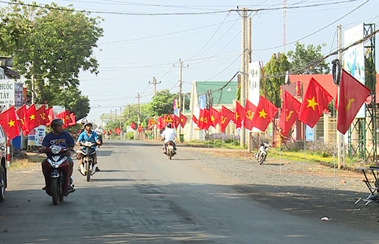 Một tuyến đường ở xã Ea M'nang trang trí chào mừng Đại hội