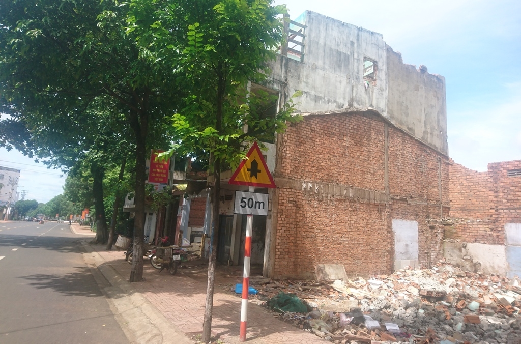 Một căn nhà tại khu vực đường ĐInh Tiên Hoàng đã được tháo dỡ