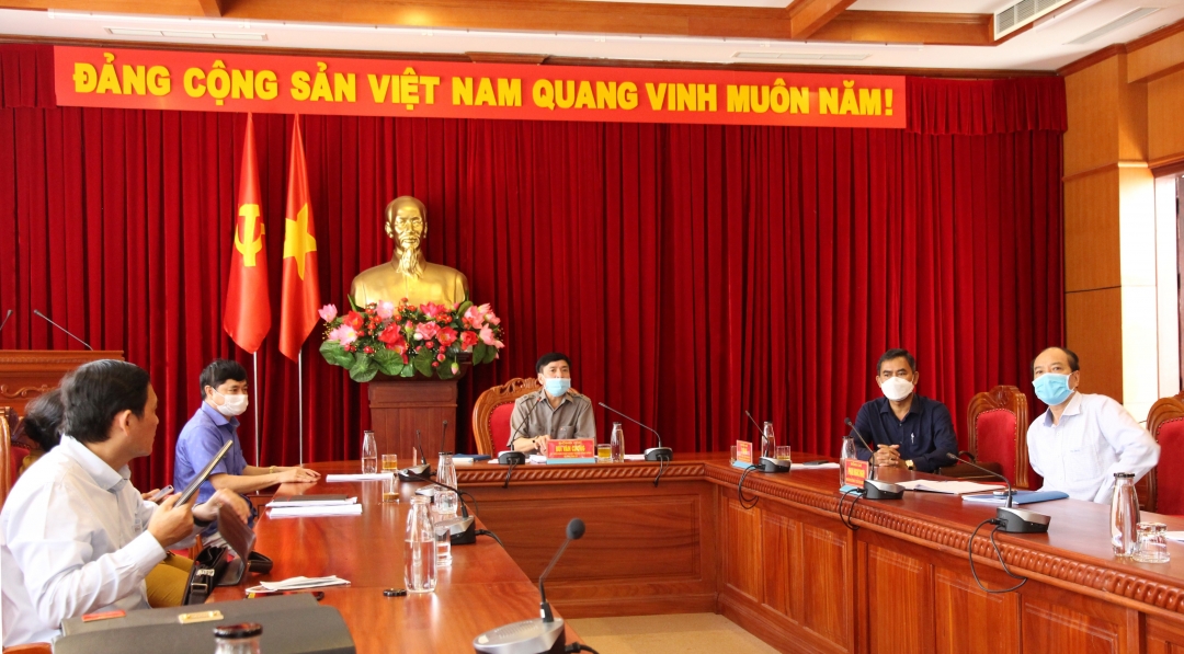 Ủy viên Trung ương Đảng, Bí thư Tỉnh ủy Bùi Văn Cường chủ trì cuộc họp.