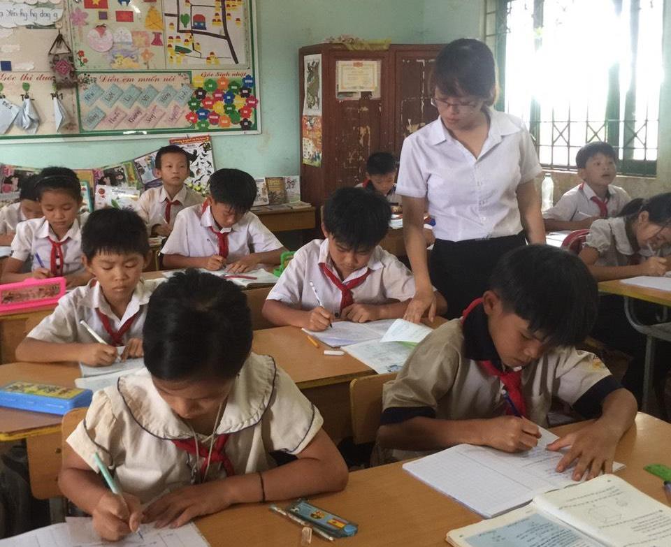 Cô giáo Ngô Thị Thanh Huynh trong một giờ lên lớp.  