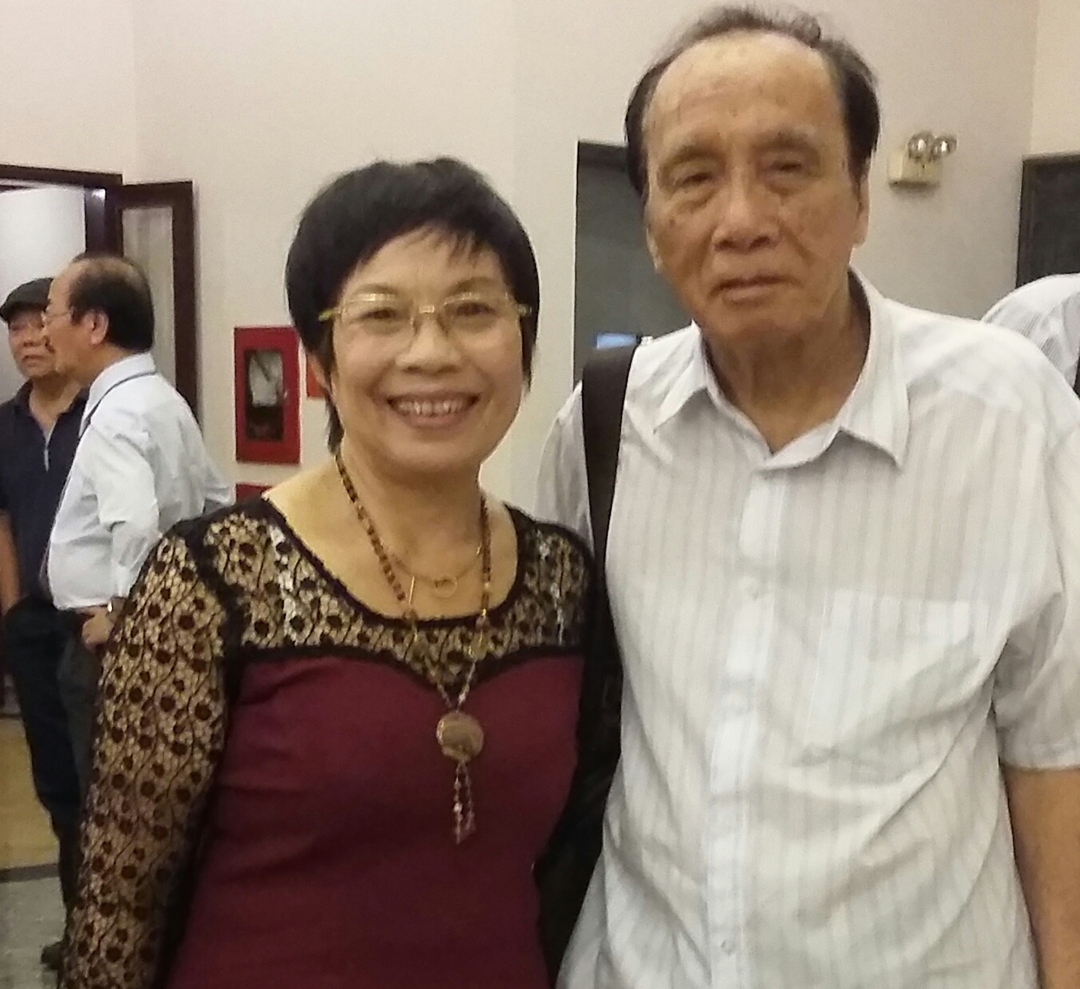 Tác giả bài viết  và Phó Giáo sư, nhạc sĩ Chu Minh tại Đại hội  Nhạc sĩ Việt Nam lần thứ IX.  (Ảnh tác giả  cung cấp)