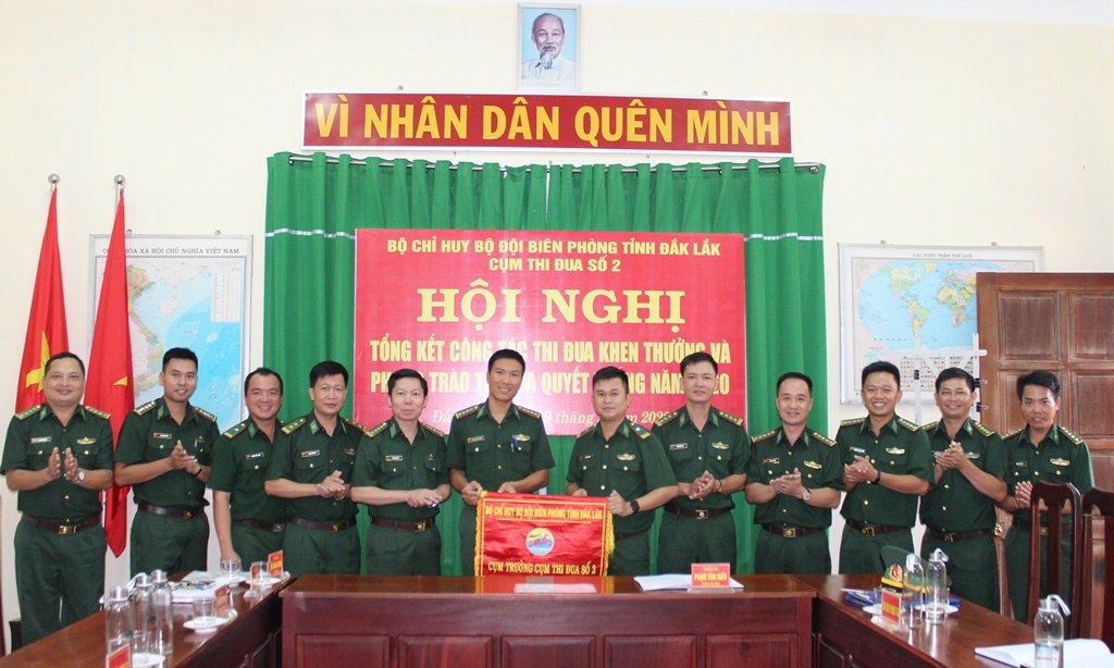 Đồn Biên phòng Sêrêpốk bàn giao đơn vị Cụm trưởng cho Đồn Biên phòng Bo Heng
