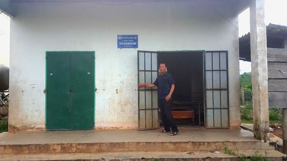 Hai phòng  ở bán trú  do Hội phụ nữ Công an tỉnh Đắk Lắk  xây tặng  học sinh  Trường THCS  Cư Drăm  nhưng đến nay không có  học sinh nào ở. 