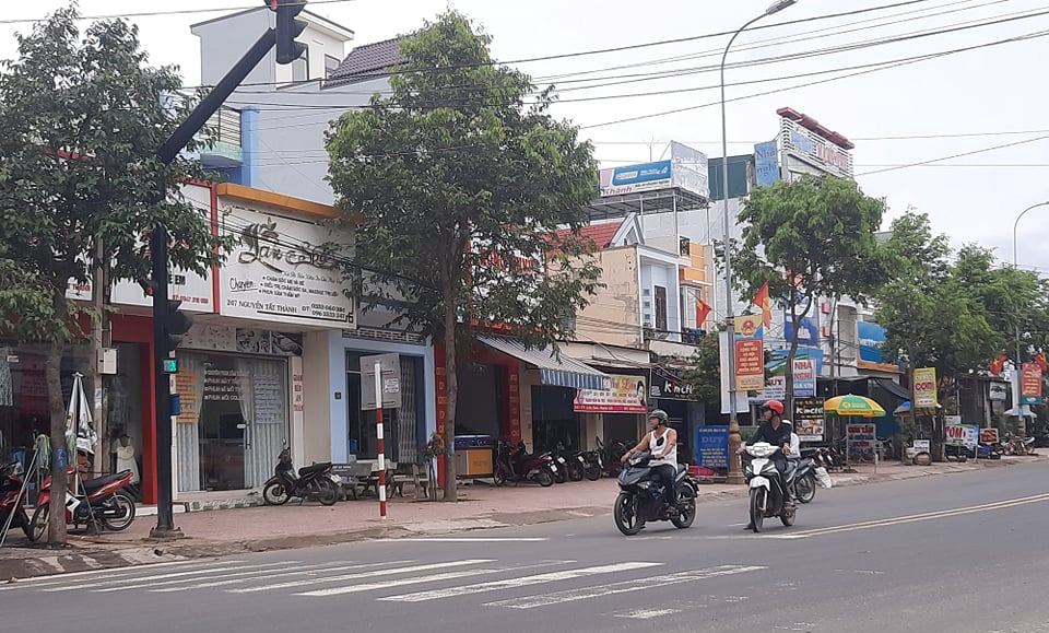 Hệ thống đèn tín hiệu giao thông tại thị trấn Liên Sơn, huyện Lắk đã hư hỏng, xuống cấp.