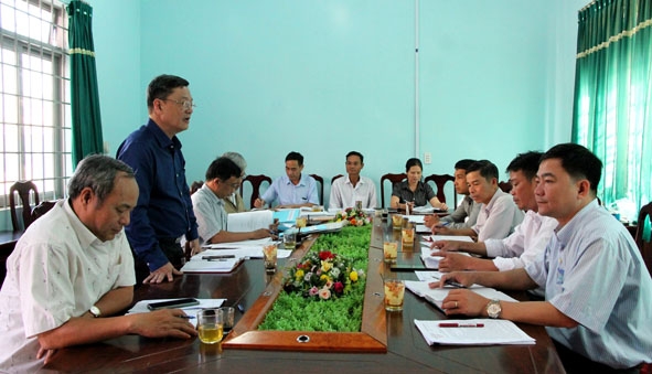 Đoàn công tác của UBKT Tỉnh ủy kiểm tra, giám sát tại xã Hòa Phong (huyện Krông Bông).  