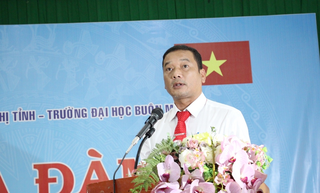 Phó Chủ tịch UBND tỉnh Y Giang Gry Niê Knơng phát biểu tại tọa đàm