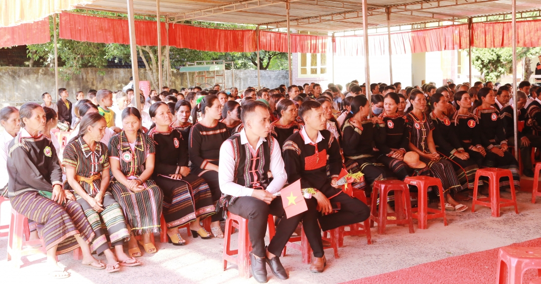 Đông đảo người dân xã Yang Tao tham dự Ngày hội Đại đoàn kết các dân tộc