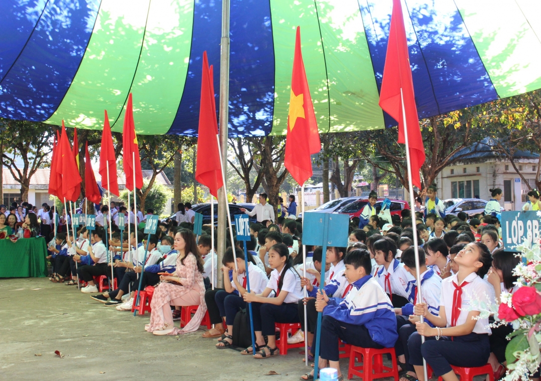 Học sinh Trường THCS Thành Nhất tham dự buổi lễ.