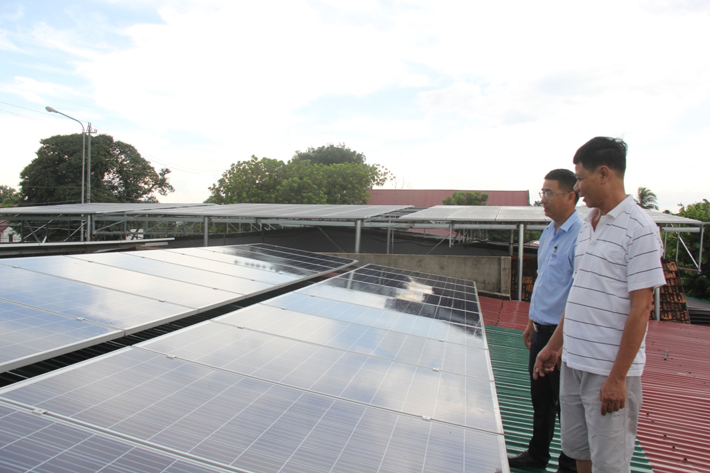 Các đơn vị sự nghiệp công lập chấm dứt việc cho thuê mặt bằng mái nhà để lắp đặt hệ thống điện năng lượng mặt trời.