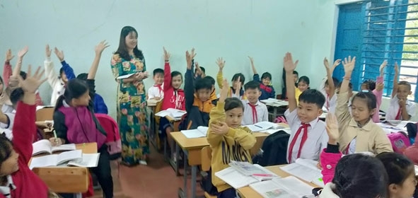Cô Hồng trong tiết dạy môn tiếng Việt.  
