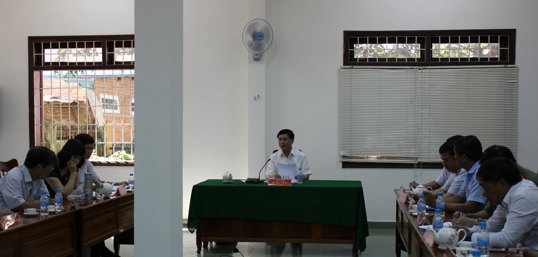 Đồng chí Bùi Văn Cường, Ủy viên Trung ương Đảng, Bí thư Tỉnh ủy trong một buổi tiếp công dân định kỳ.