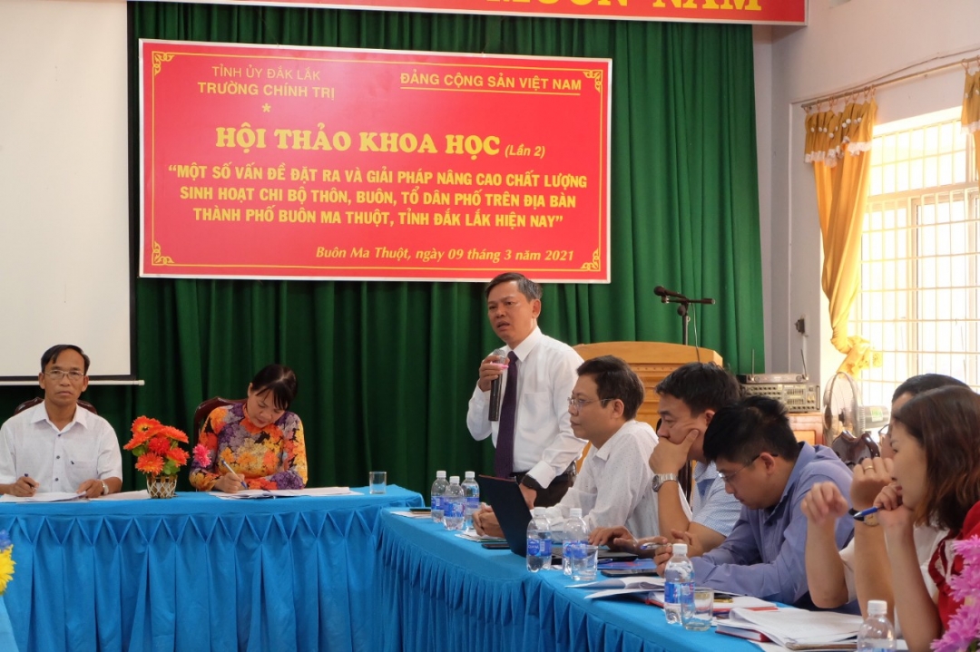 Tiến sĩ Nguyễn Thành Dũng, Hiệu trưởng Trường Chính trị phát biểu tại Hội thảo