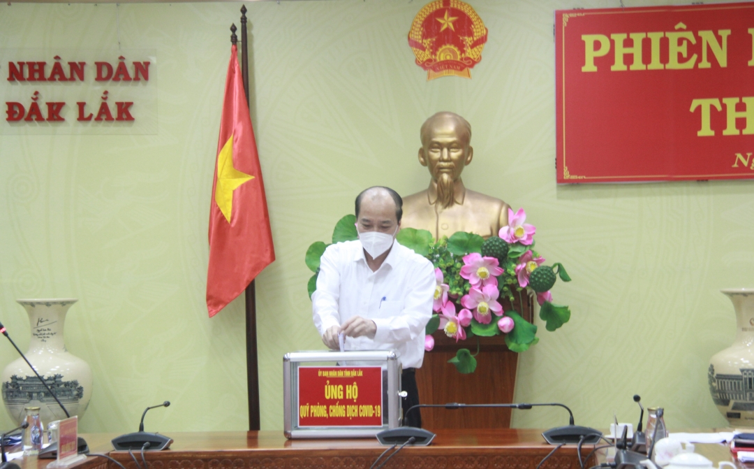 Chủ tịch UBND tỉnh Phạm Ngọc Nghị ủng hộ Quỹ phòng, chống dịch COVID-19