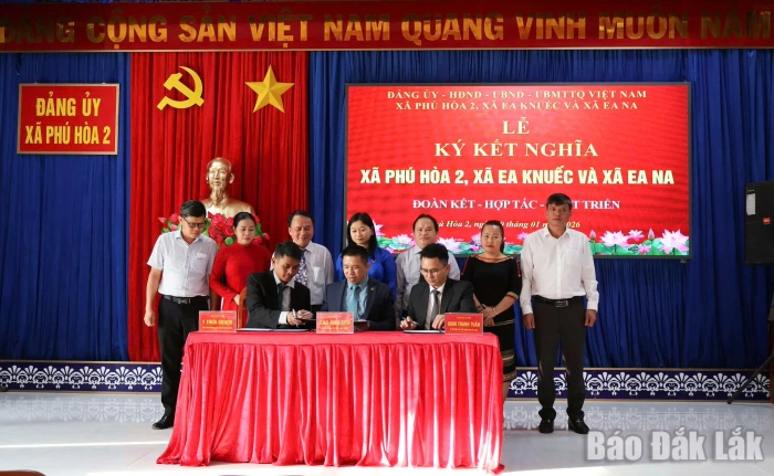 Xã Ea Knuếc, xã Ea Na và phường Phú Hoà 2 tổ chức ký kết kết nghĩa