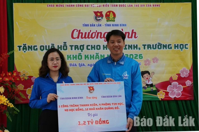 Tỉnh Đoàn, Hội đồng Đội tỉnh Ninh Bình hỗ trợ 1,2 tỷ đồng cho học sinh và trường học khó khăn tại Đắk Lắk
