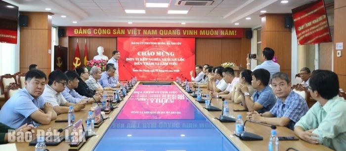Đảng ủy phường Buôn Ma Thuột làm việc với Đảng ủy xã Xuân Lộc