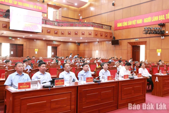 Khẩn trương tổ chức triển khai thực hiện Nghị quyết Đại hội XIV