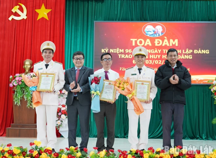 Đưa nghị quyết vào cuộc sống: Cách làm sáng tạo ở xã Vân Hòa