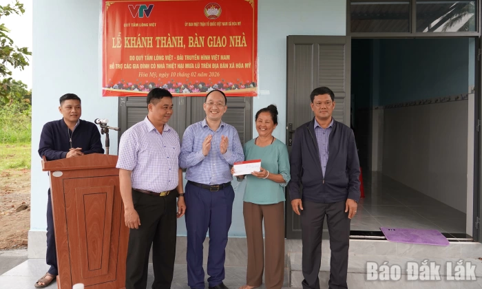 Quỹ Tấm lòng Việt bàn giao nhà cho người dân khó khăn ở xã Hòa Mỹ