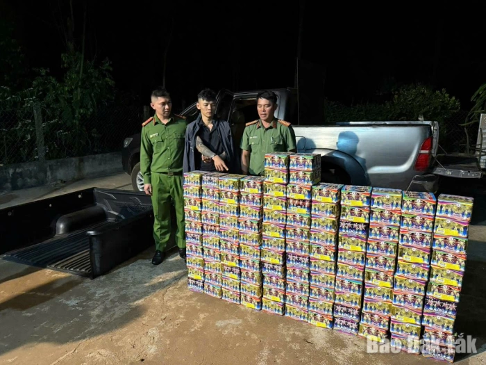 Độ chế khoang bí mật trên xe bán tải để vận chuyển gần 2 tạ pháo