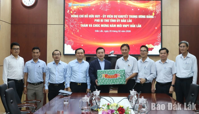 Phó Bí thư Tỉnh ủy Đỗ Hữu Huy thăm, chúc tết VNPT Đắk Lắk