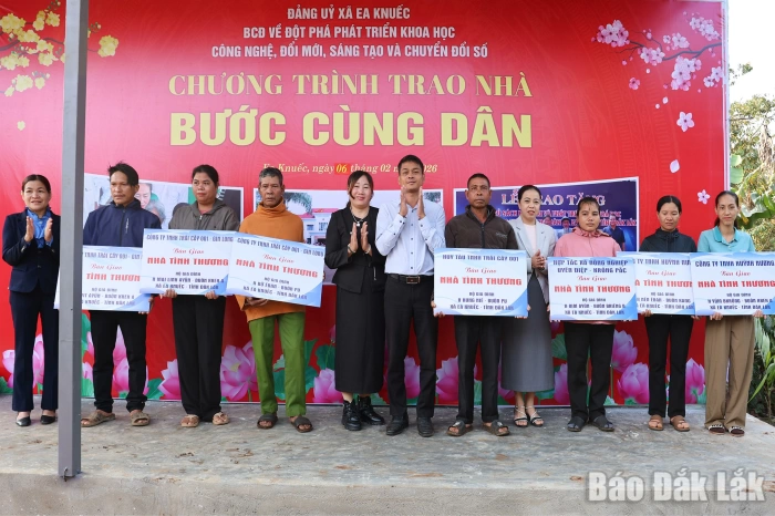 Xã Ea Knuếc: Hoàn thành và bàn giao 8 căn nhà Tình nghĩa cho người dân