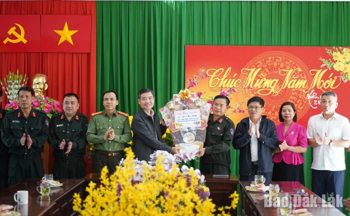 Chủ tịch UBND tỉnh Tạ Anh Tuấn thăm và chúc Tết các đơn vị