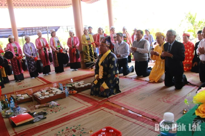 Độc đáo Lễ hạ nêu của người Mường ở phường Tân Lập