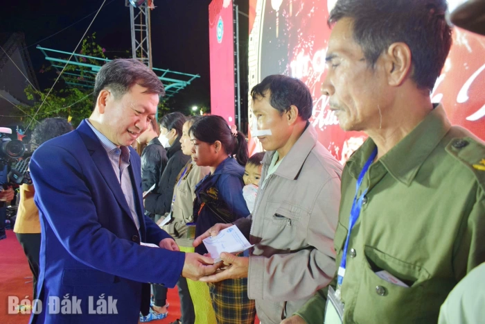 Tết ấm cho những bệnh nhân xa nhà