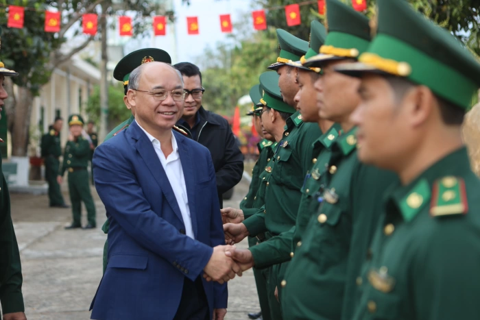 Phó Chủ tịch UBND tỉnh Trương Công Thái thăm, chúc Tết các đồn biên phòng