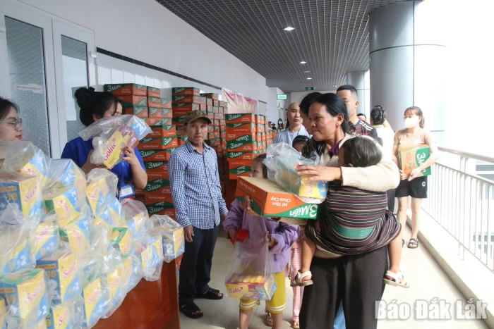 Sẻ chia yêu thương cùng người bệnh