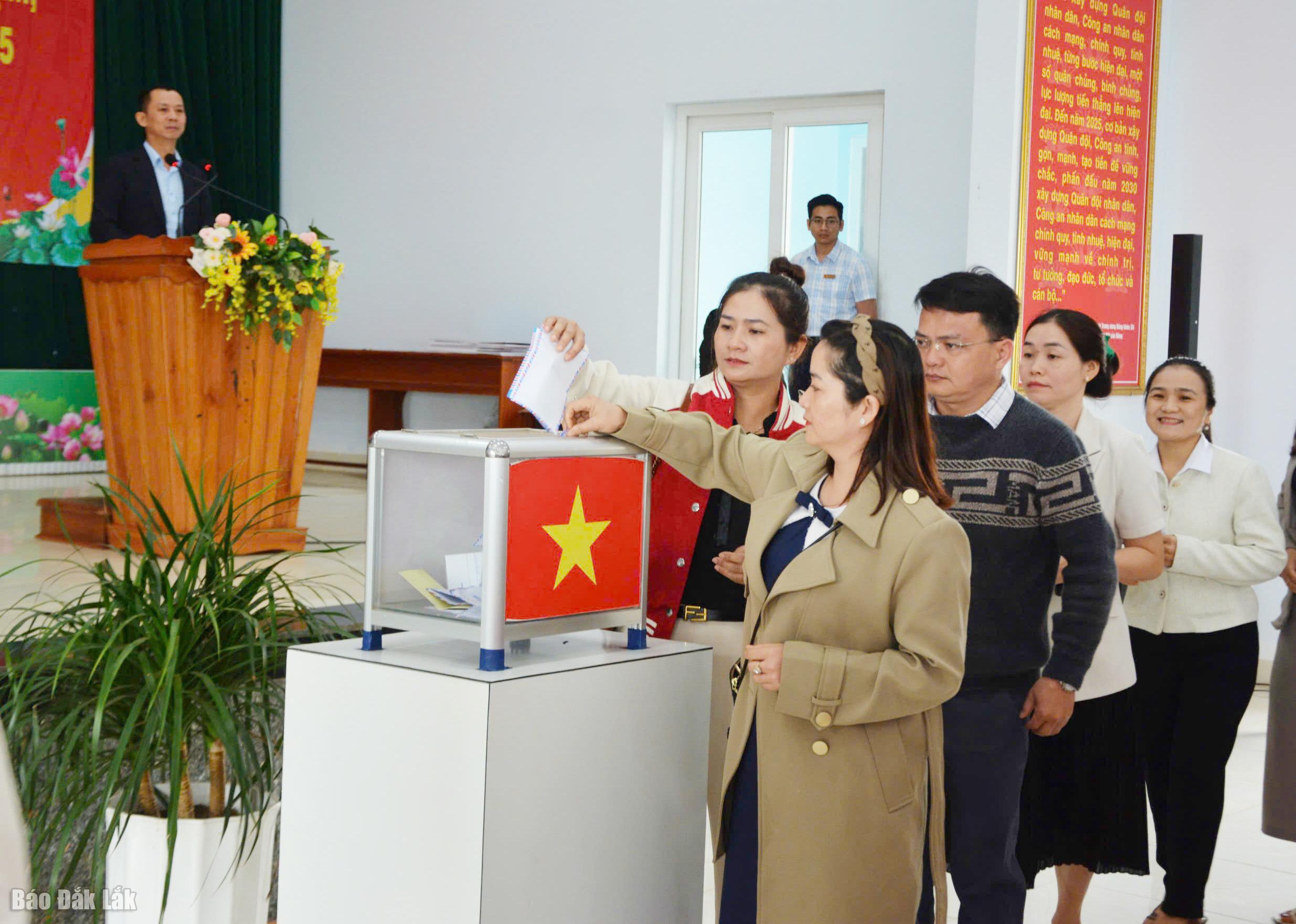 Huyện Ea H’leo: Phát động ủng hộ Chương trình “Chung tay xóa nhà tạm, nhà dột nát”