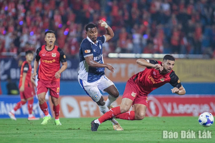 V.League 2025 - 2026: Nóng cả “đỉnh” và “đáy”