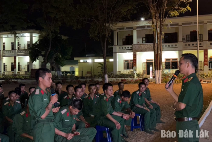 Trung đoàn Bộ binh 584 tổ chức sinh hoạt chính trị, tư tưởng