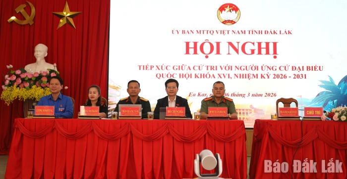 Người ứng cử đại biểu Quốc hội khóa XVI tại đơn vị bầu cử số 2 tiếp xúc cử tri