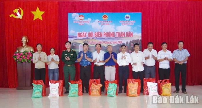 Ngày hội Biên phòng toàn dân tại xã Ea Bung