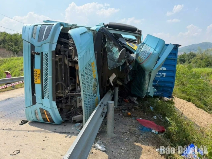 Tai nạn giao thông đặc biệt nghiêm trọng tại xã Phú Mỡ, 3 người tử vong