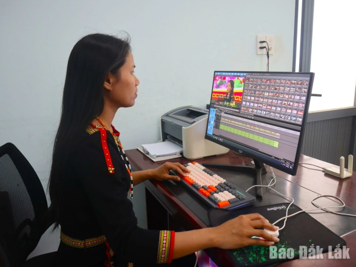 Xã Liên Sơn Lắk tuyên truyền về bầu cử bằng tiếng M’nông