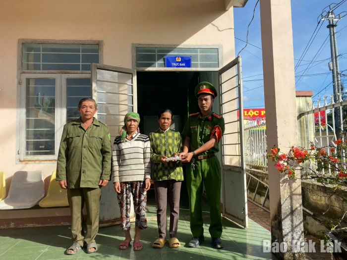 Điểm tựa bình yên của buôn làng