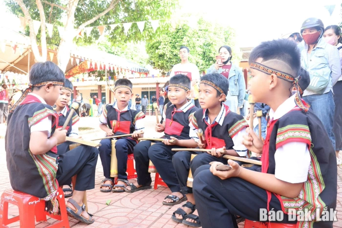 Khi Ching Kram ngân vang trong trường học