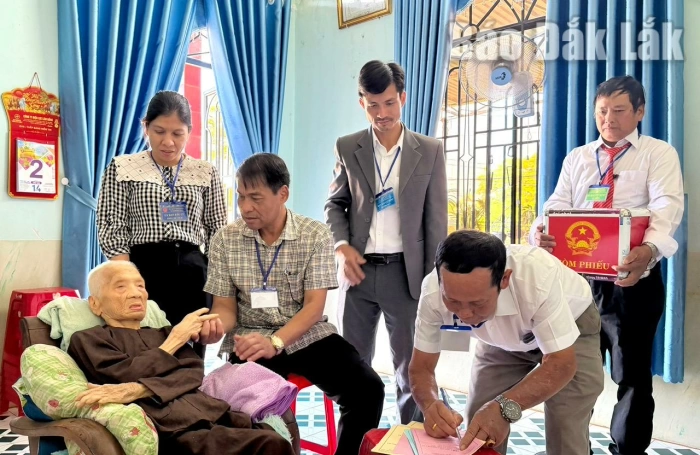 Hành trình của những lá phiếu đặc biệt trong ngày bầu cử