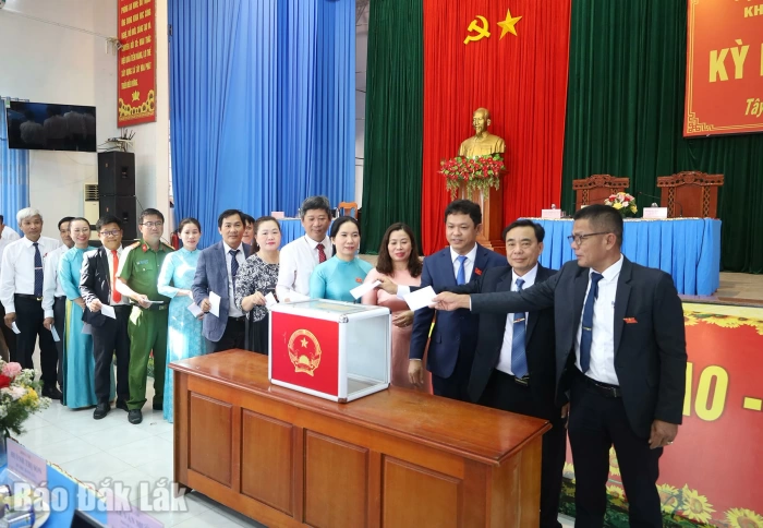 HĐND xã Tây Hòa kiện toàn bộ máy chính quyền tại kỳ họp thứ nhất