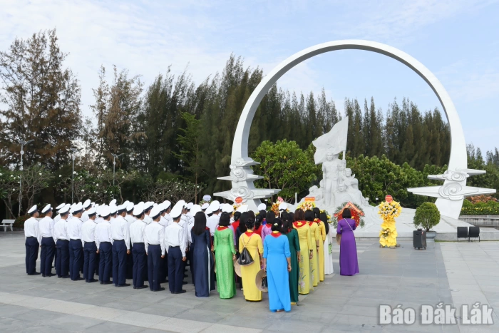 Học viện Hải quân dâng hương tưởng niệm chiến sĩ Gạc Ma