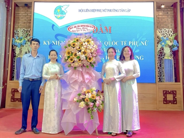 Phụ nữ phường Tân Lập, Tân An tìm hiểu pháp luật về bầu cử đại biểu Quốc hội khóa XVI và đại biểu HĐND các cấp